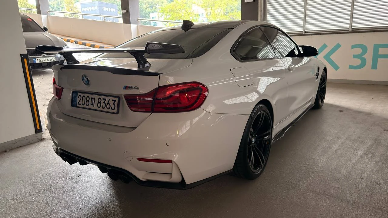 BMW M4 PERFORMANCE* POPCORN* 360* HUD* CARBON* HARMAN* КР, снимка 6 - Автомобили и джипове - 56326445