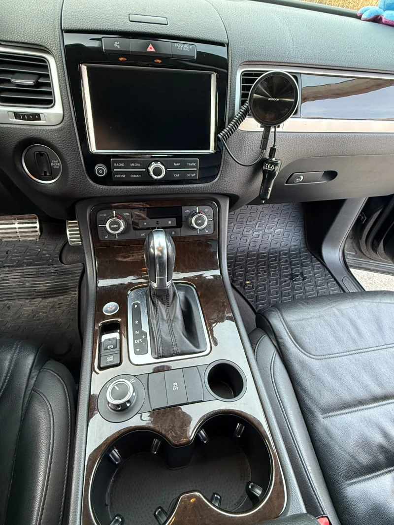 VW Touareg 4, 2 TDI, снимка 15 - Автомобили и джипове - 53010584