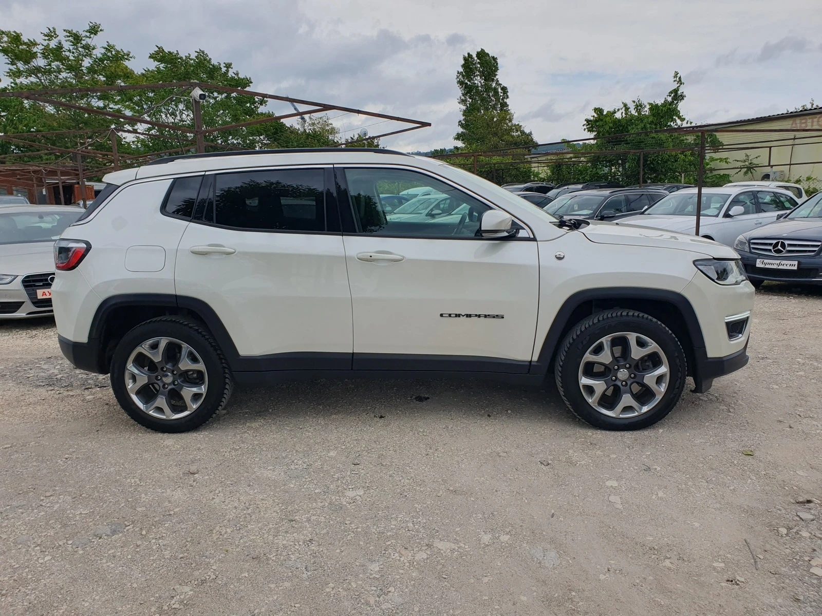 Jeep Compass 2.0 CRD LIMITED AVTOMATIK 4x4 CAMERA NAVI - изображение 7