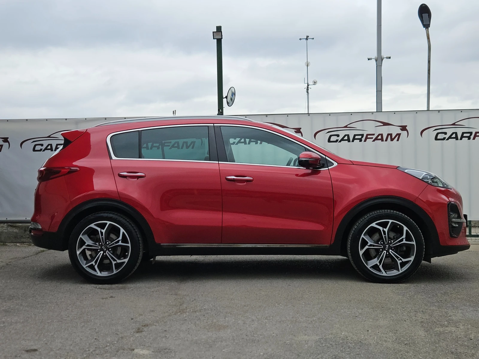 Kia Sportage 1.6CRDi/GT Line/Distronic/CARPLAY/Camera/KeyLess, снимка 2 - Автомобили и джипове - 53946701