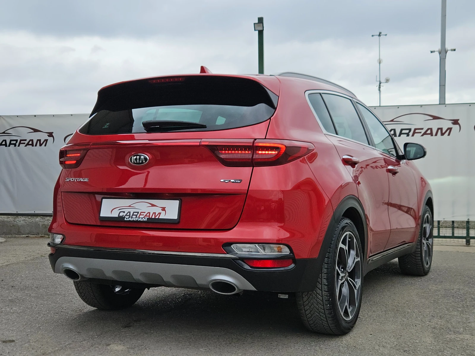 Kia Sportage 1.6CRDi/GT Line/Distronic/CARPLAY/Camera/KeyLess, снимка 3 - Автомобили и джипове - 53946701