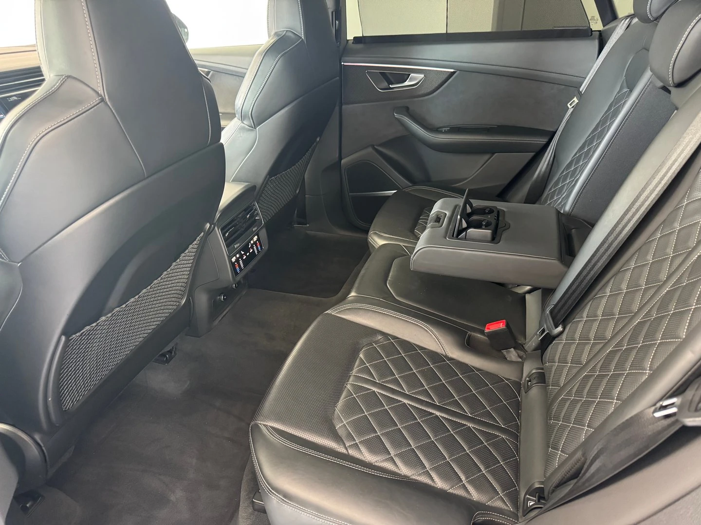Audi SQ8, снимка 7 - Автомобили и джипове - 54765352