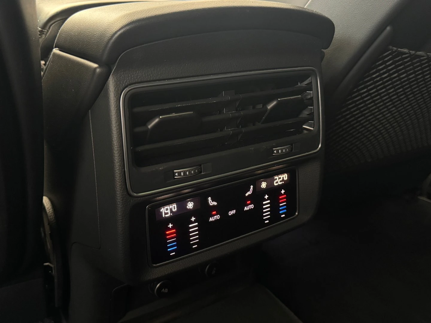 Audi SQ8, снимка 12 - Автомобили и джипове - 54765352