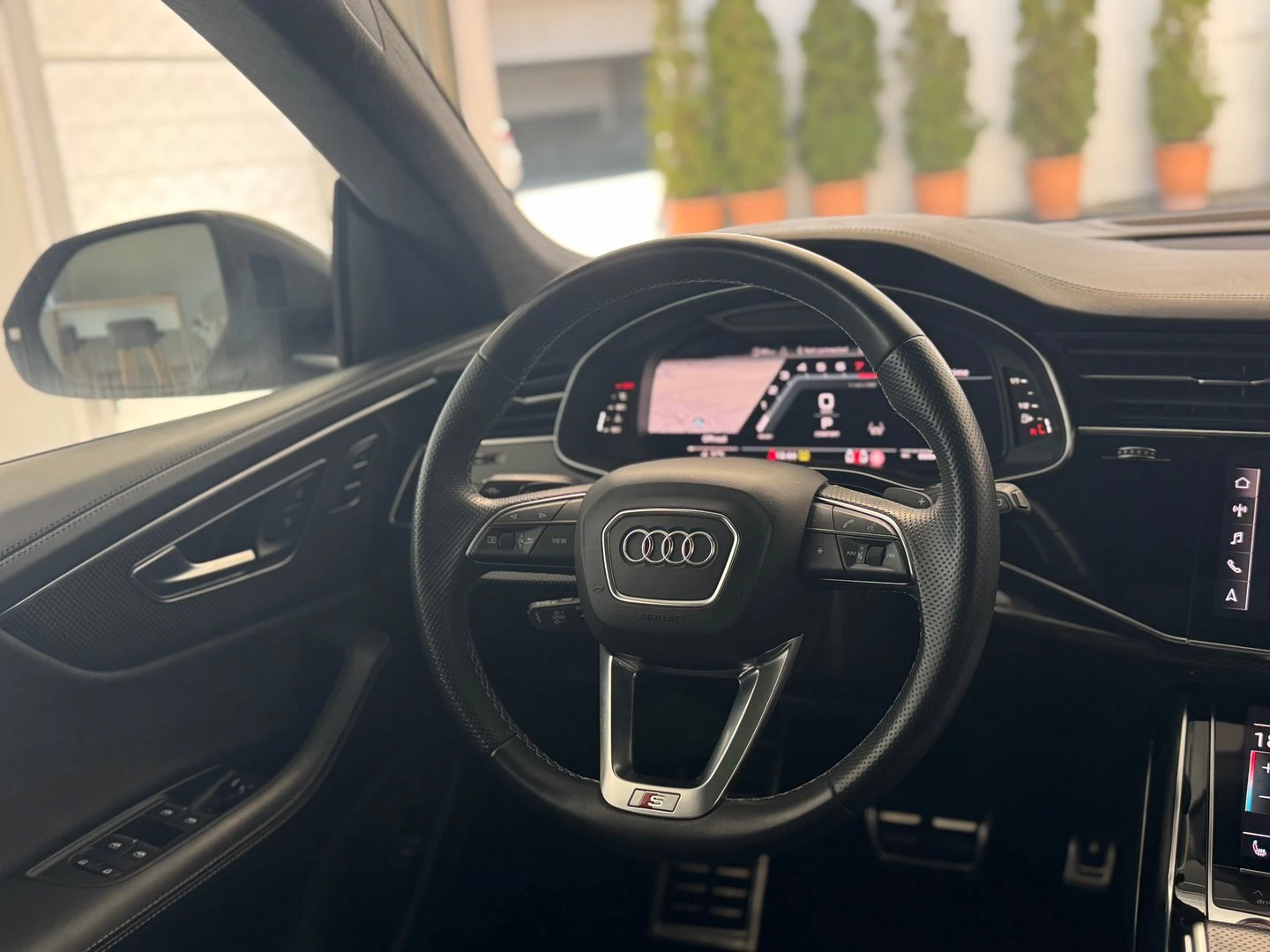 Audi SQ8, снимка 13 - Автомобили и джипове - 54765352