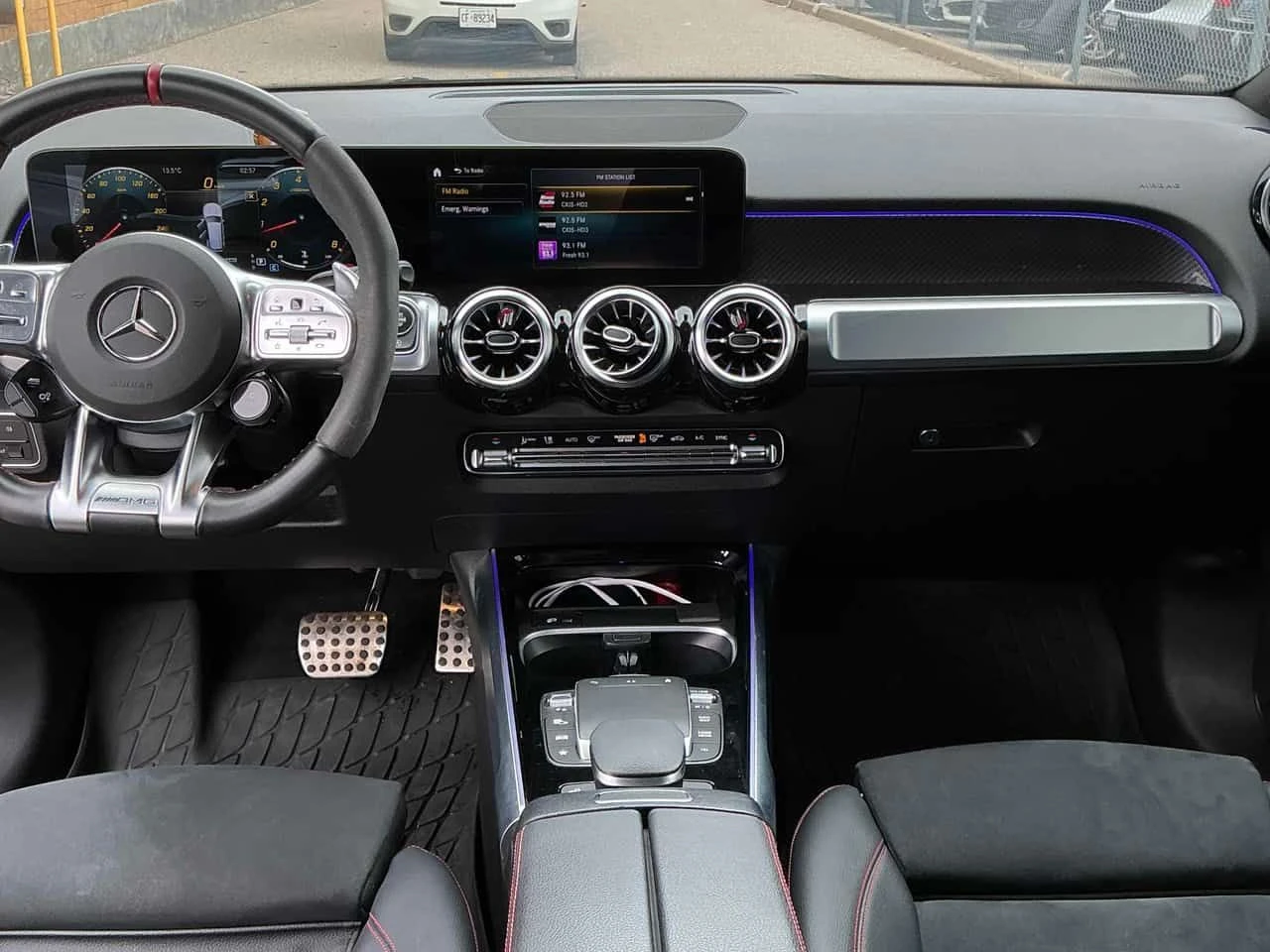 Mercedes-Benz GLB35AMG | DISTRONIC | ПАНОРАМА | ДВА КЛЮЧА | , снимка 9 - Автомобили и джипове - 54611802