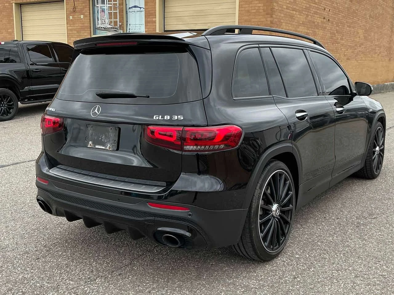 Mercedes-Benz GLB35AMG | DISTRONIC | ПАНОРАМА | ДВА КЛЮЧА | , снимка 11 - Автомобили и джипове - 54611802