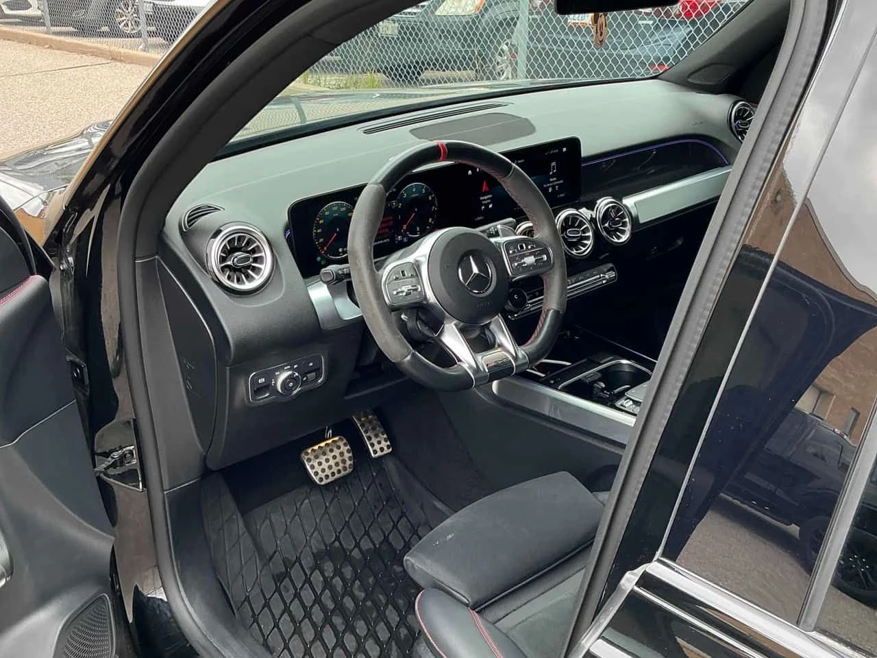 Mercedes-Benz GLB35AMG | DISTRONIC | ПАНОРАМА | ДВА КЛЮЧА | , снимка 5 - Автомобили и джипове - 54611802