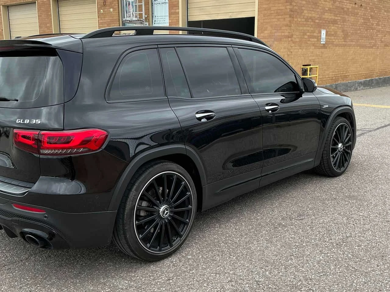 Mercedes-Benz GLB35AMG | DISTRONIC | ПАНОРАМА | ДВА КЛЮЧА | , снимка 3 - Автомобили и джипове - 54611802