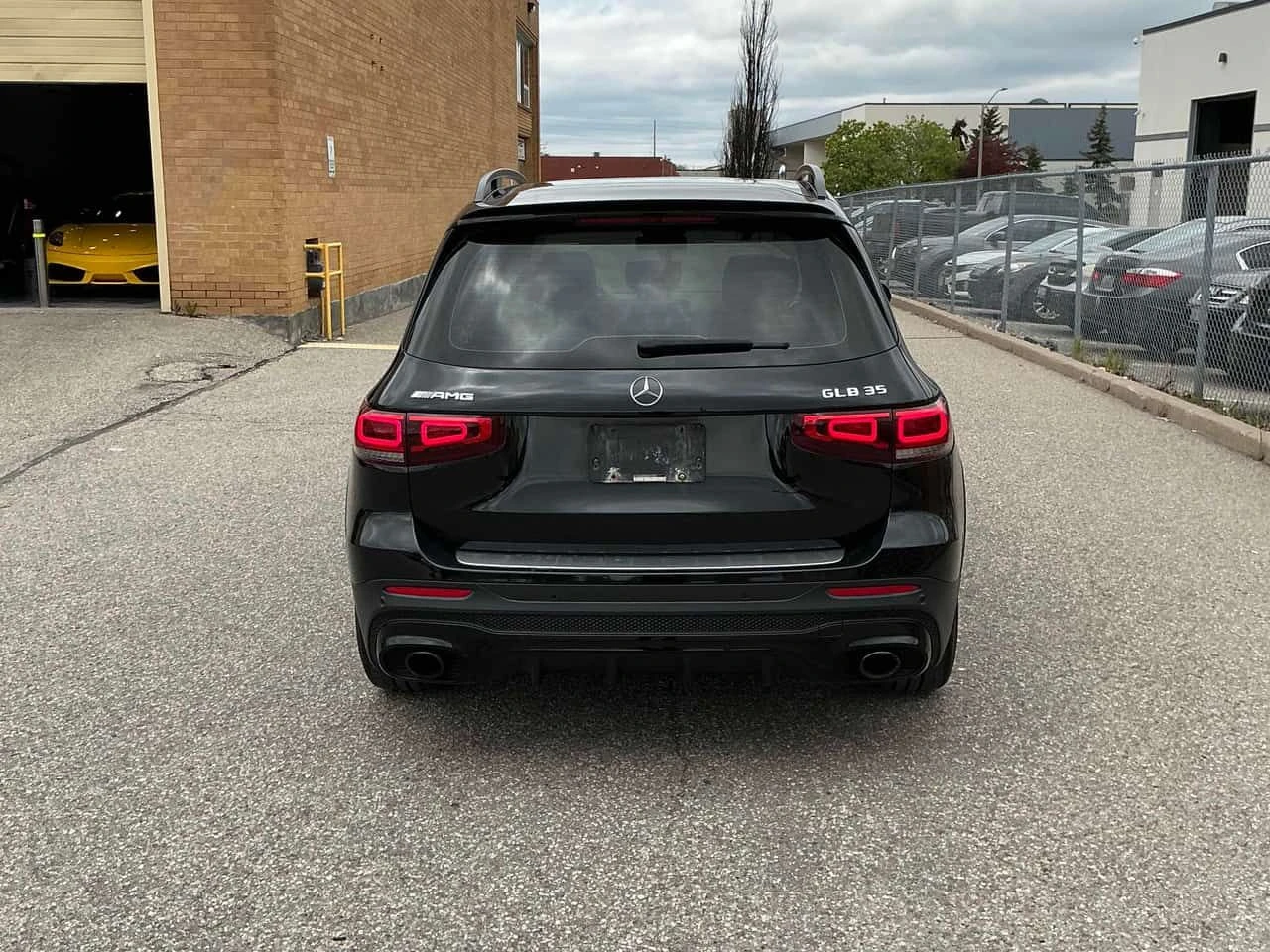 Mercedes-Benz GLB35AMG | DISTRONIC | ПАНОРАМА | ДВА КЛЮЧА | , снимка 4 - Автомобили и джипове - 54611802