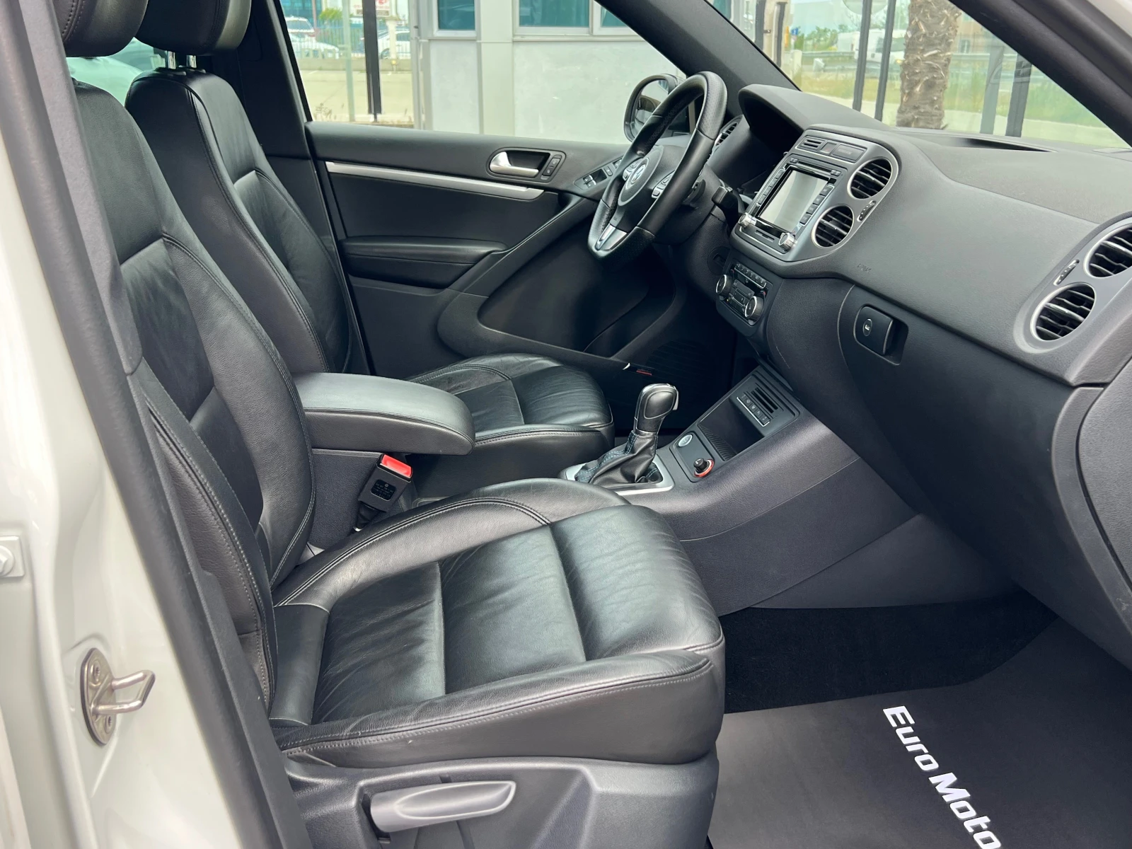 VW Tiguan 2.0TDI, 4-MOTION, CITYSCAPE, R-LINE-FULL SERVICE-H, снимка 10 - Автомобили и джипове - 54618619