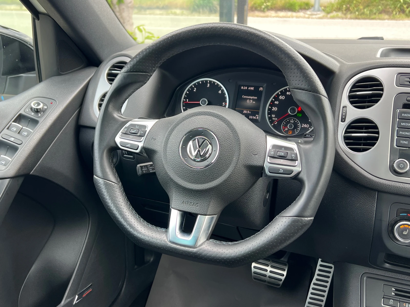 VW Tiguan 2.0TDI, 4-MOTION, CITYSCAPE, R-LINE-FULL SERVICE-H, снимка 11 - Автомобили и джипове - 54618619