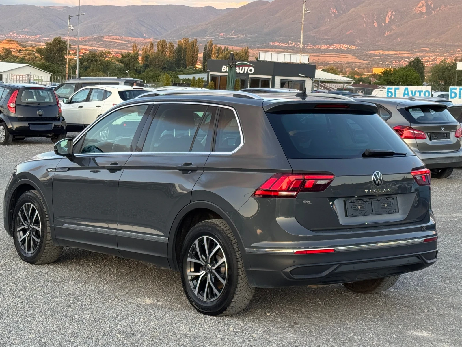 VW Tiguan 2.0TDI Facelift Automatic EURO6D, снимка 6 - Автомобили и джипове - 55396683