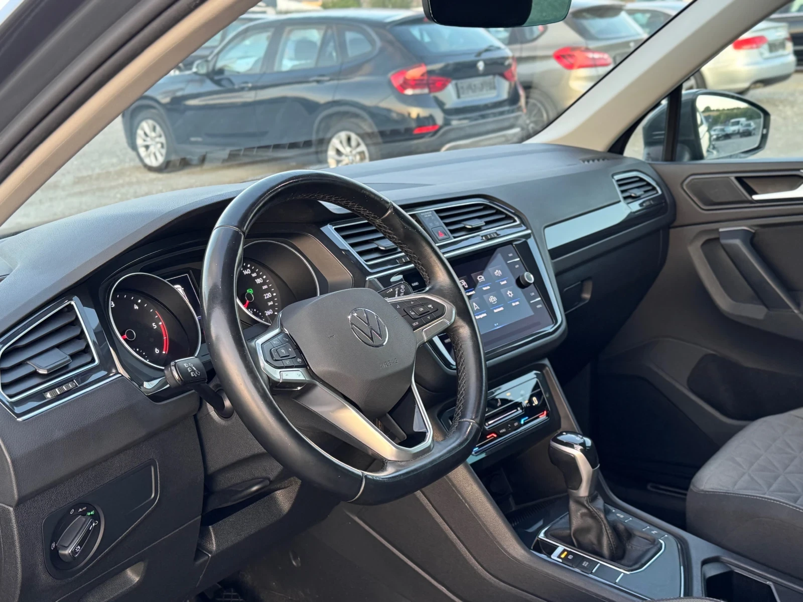 VW Tiguan 2.0TDI Facelift Automatic EURO6D, снимка 7 - Автомобили и джипове - 55396683