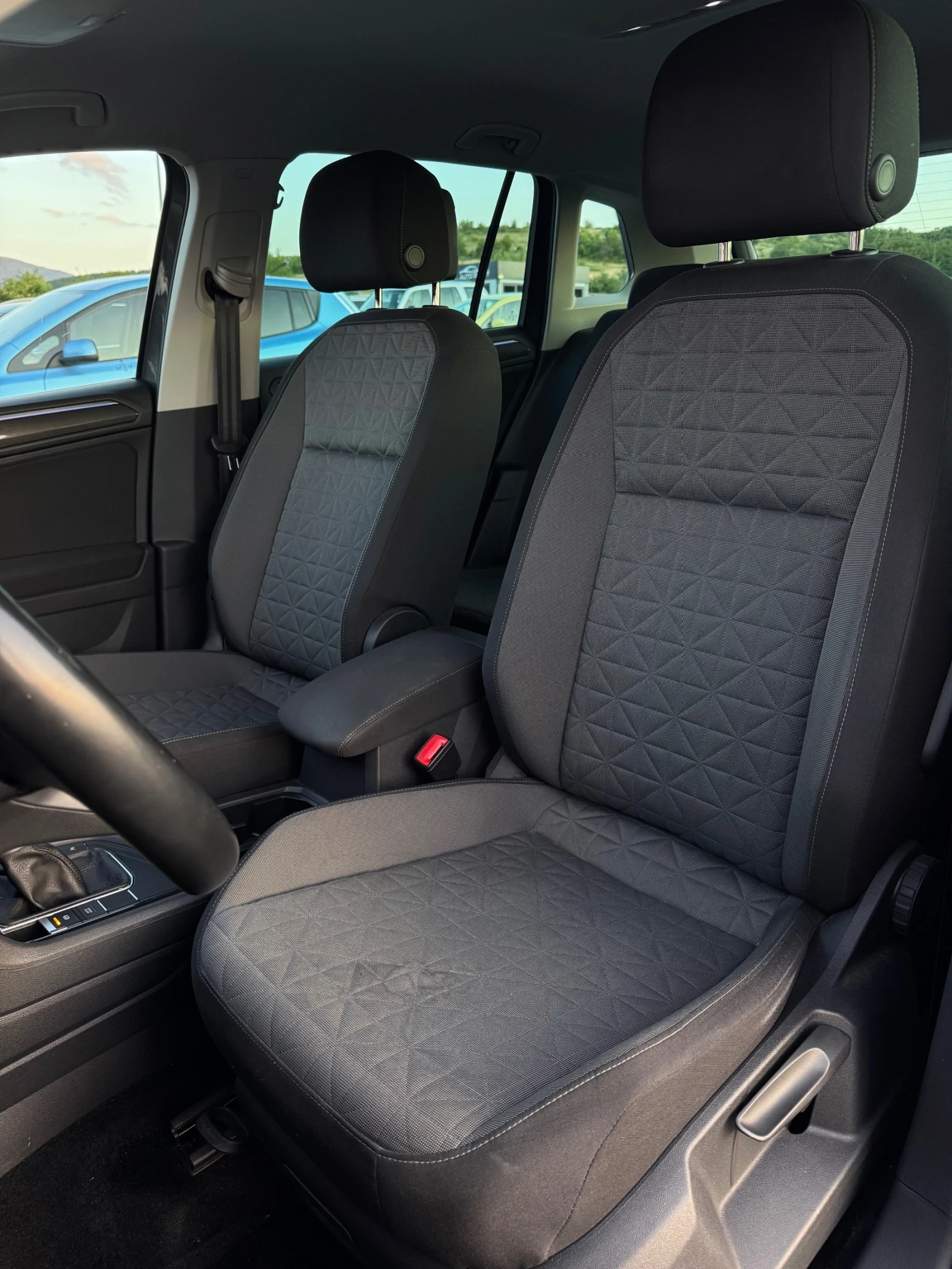 VW Tiguan 2.0TDI Facelift Automatic EURO6D, снимка 14 - Автомобили и джипове - 55396683