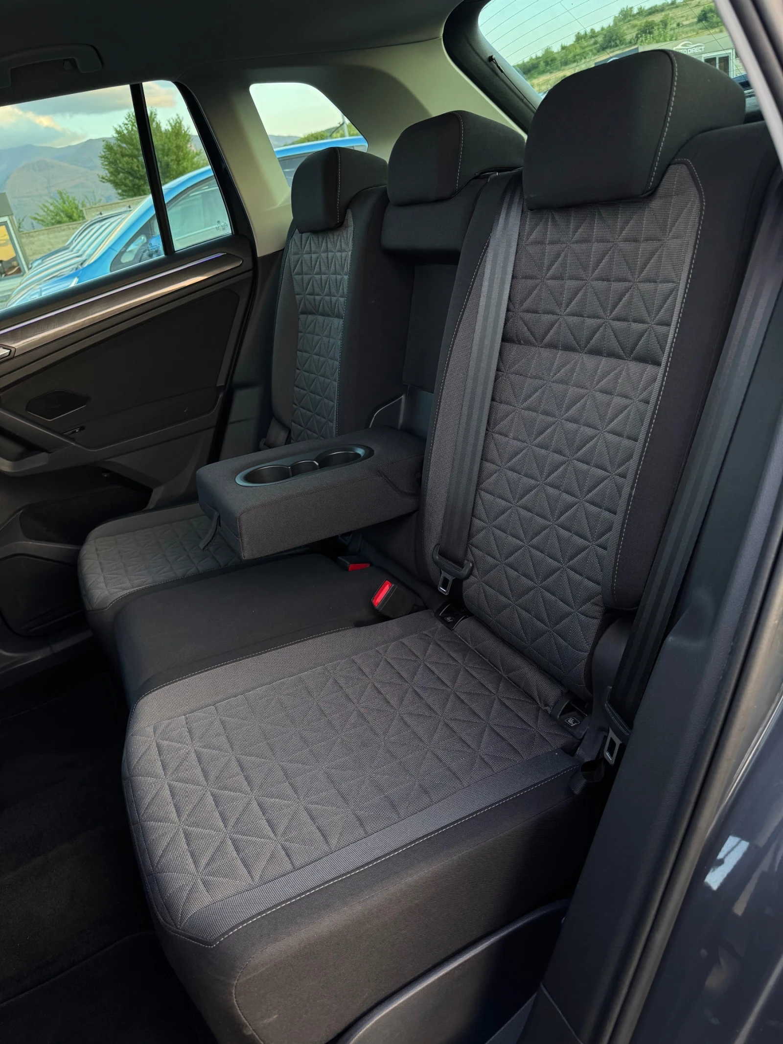 VW Tiguan 2.0TDI Facelift Automatic EURO6D, снимка 13 - Автомобили и джипове - 55396683