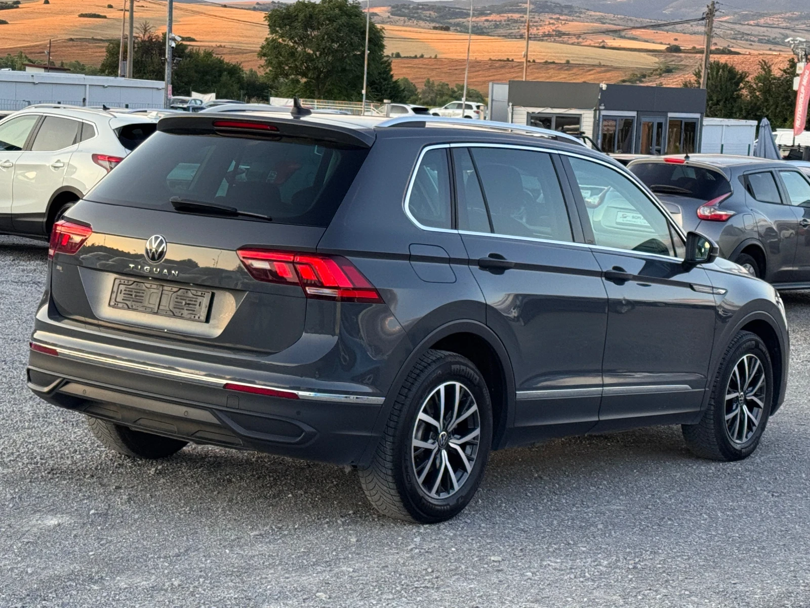 VW Tiguan 2.0TDI Facelift Automatic EURO6D, снимка 4 - Автомобили и джипове - 55396683