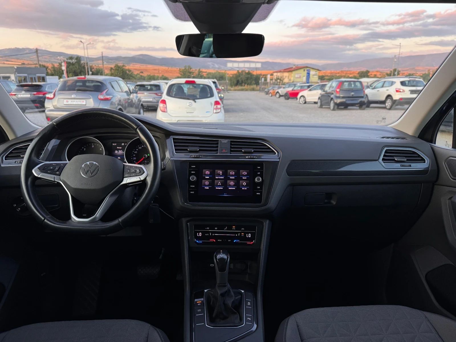 VW Tiguan 2.0TDI Facelift Automatic EURO6D, снимка 9 - Автомобили и джипове - 55396683