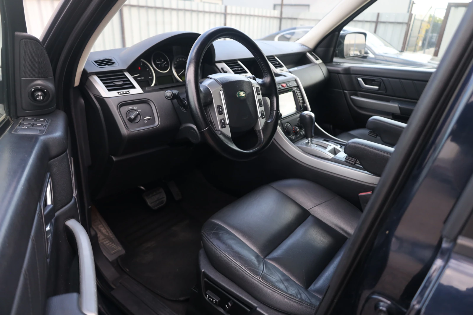 Land Rover Range Rover Sport 3.6 TD V8 SE AWD AIR KAM Leder Klima PDC #iCarbg, снимка 11 - Автомобили и джипове - 55735333