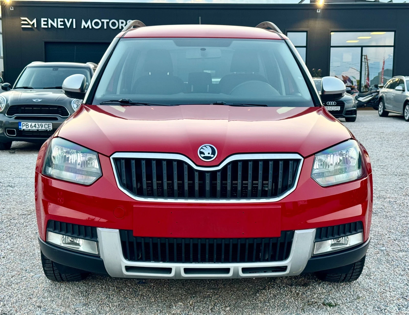 Skoda Yeti 1.6TDI DSG, снимка 2 - Автомобили и джипове - 55961732