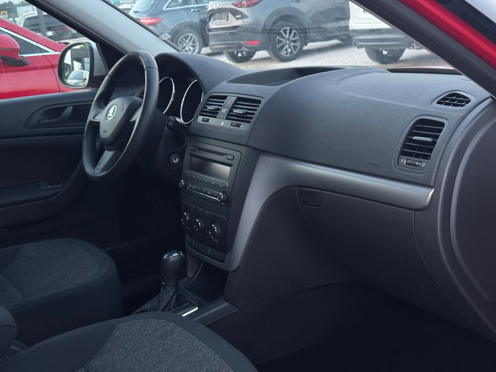 Skoda Yeti 1.6TDI DSG, снимка 13 - Автомобили и джипове - 55961732