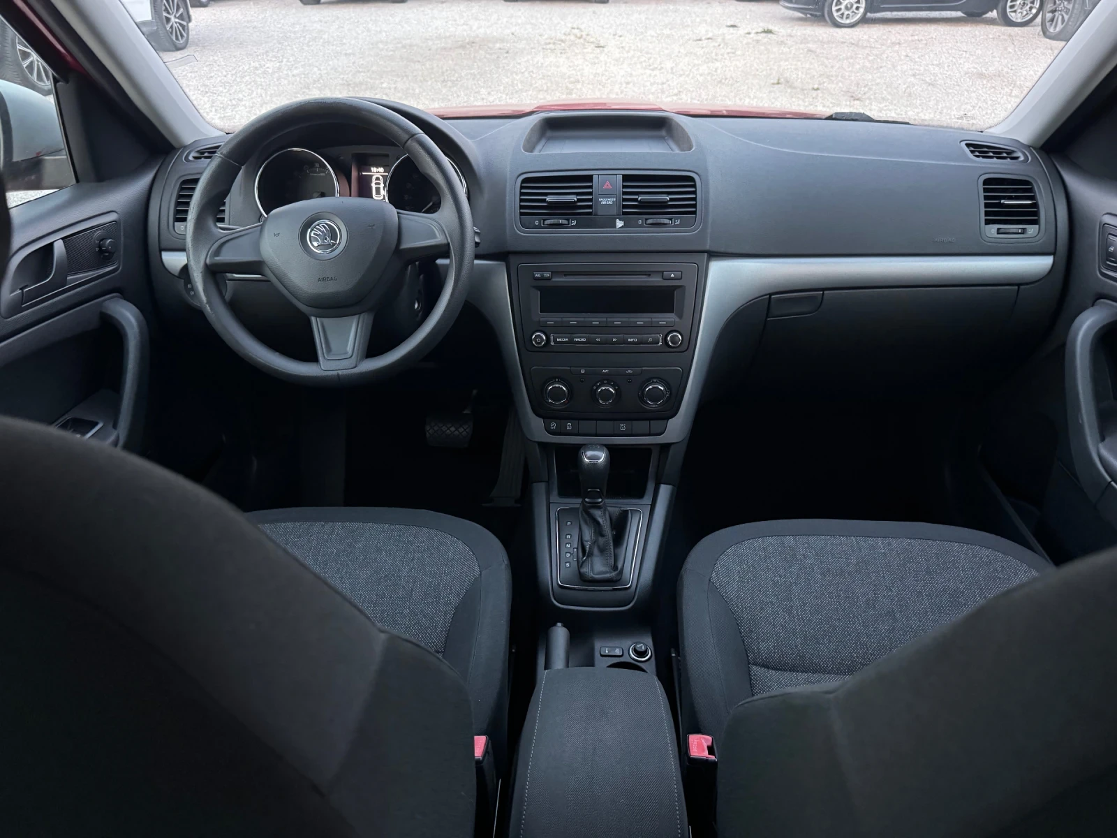 Skoda Yeti 1.6TDI DSG, снимка 15 - Автомобили и джипове - 55961732