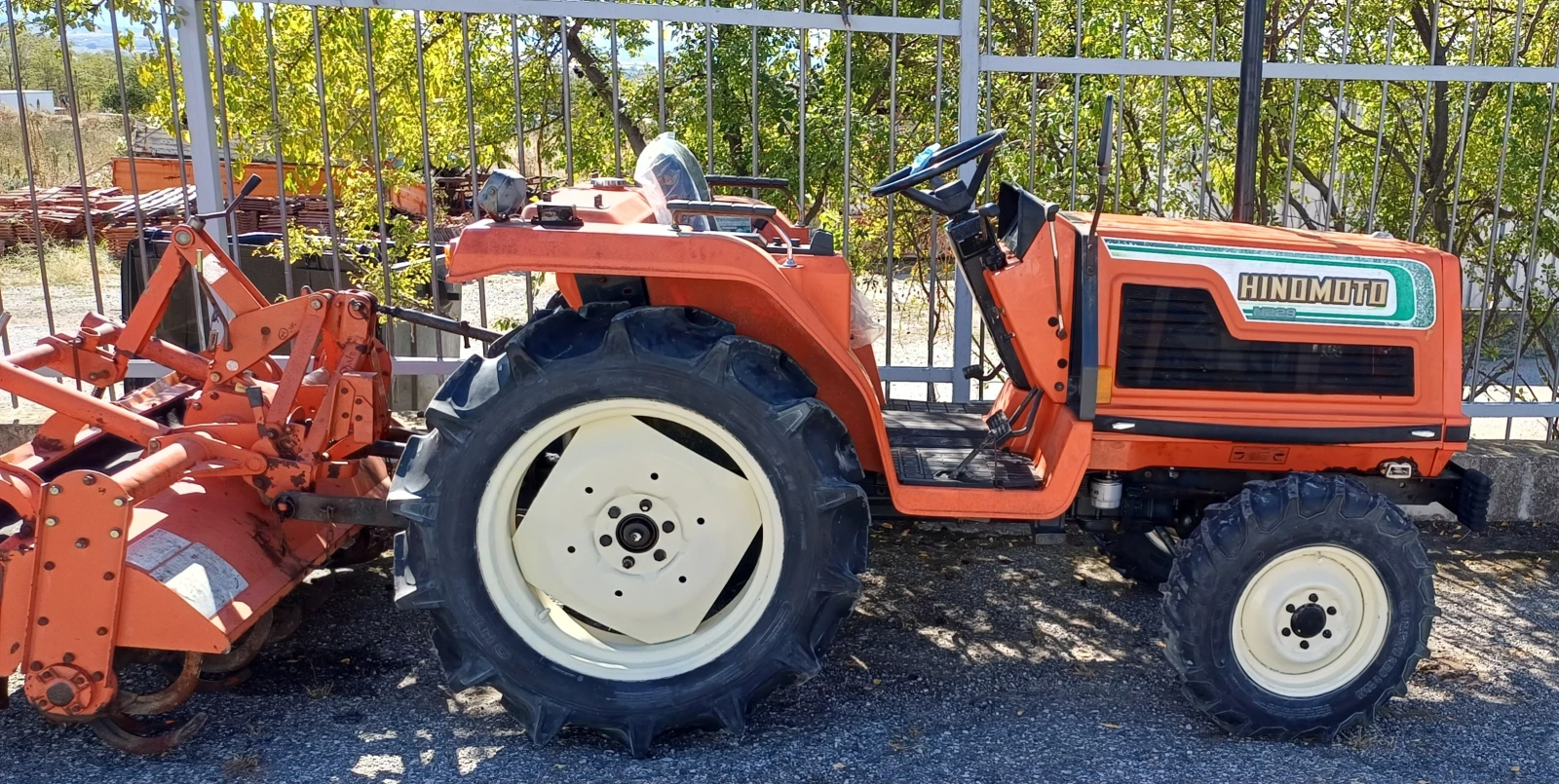Трактор Hinomoto N229