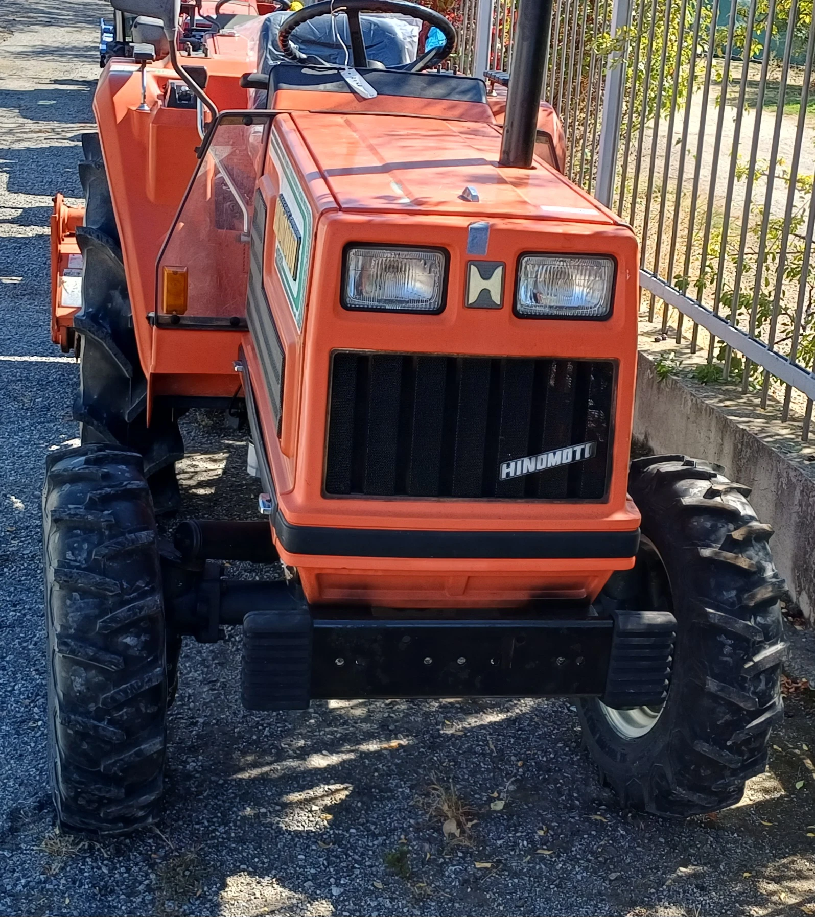 Трактор Hinomoto N229, снимка 2 - Селскостопанска техника - 56372630