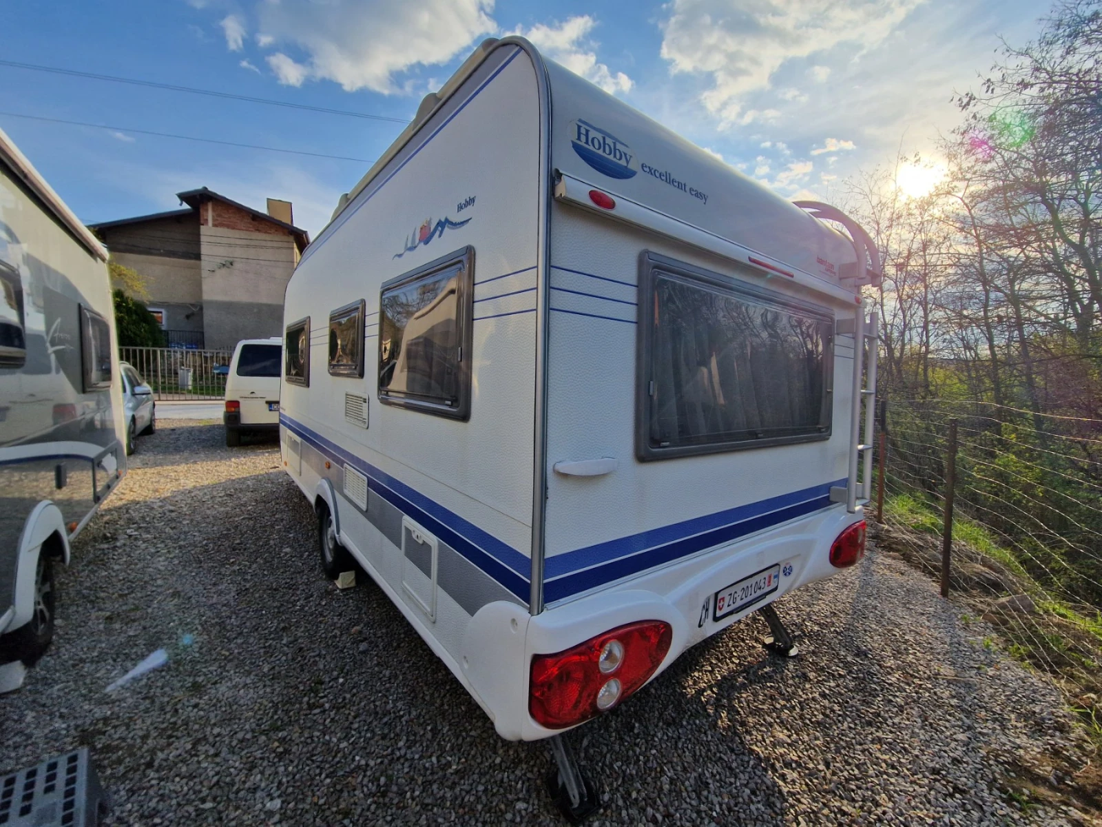 Каравана Hobby Excellent 460 Швейцария - изображение 5