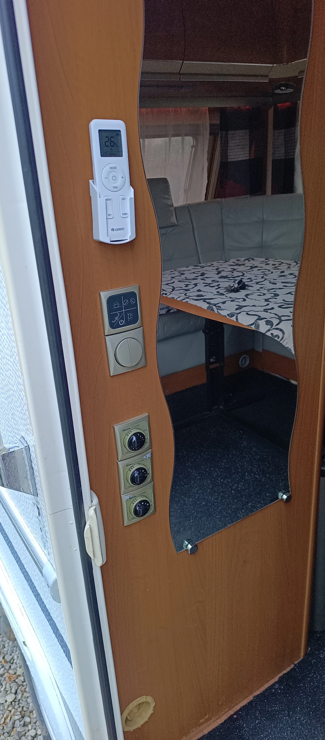 Каравана Fendt diamand, снимка 7 - Каравани и кемпери - 54270799