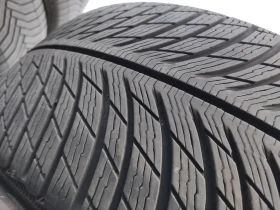 Гуми Зимни 235/45R20, снимка 1