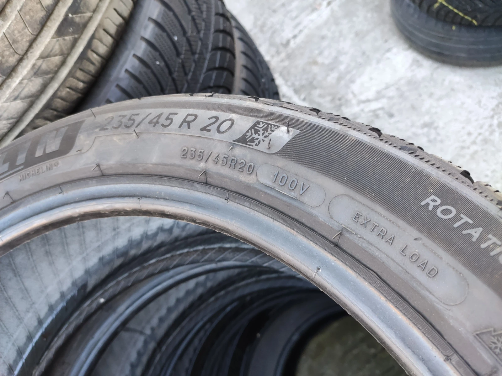 Гуми Зимни 235/45R20, снимка 10 - Гуми и джанти - 54986701