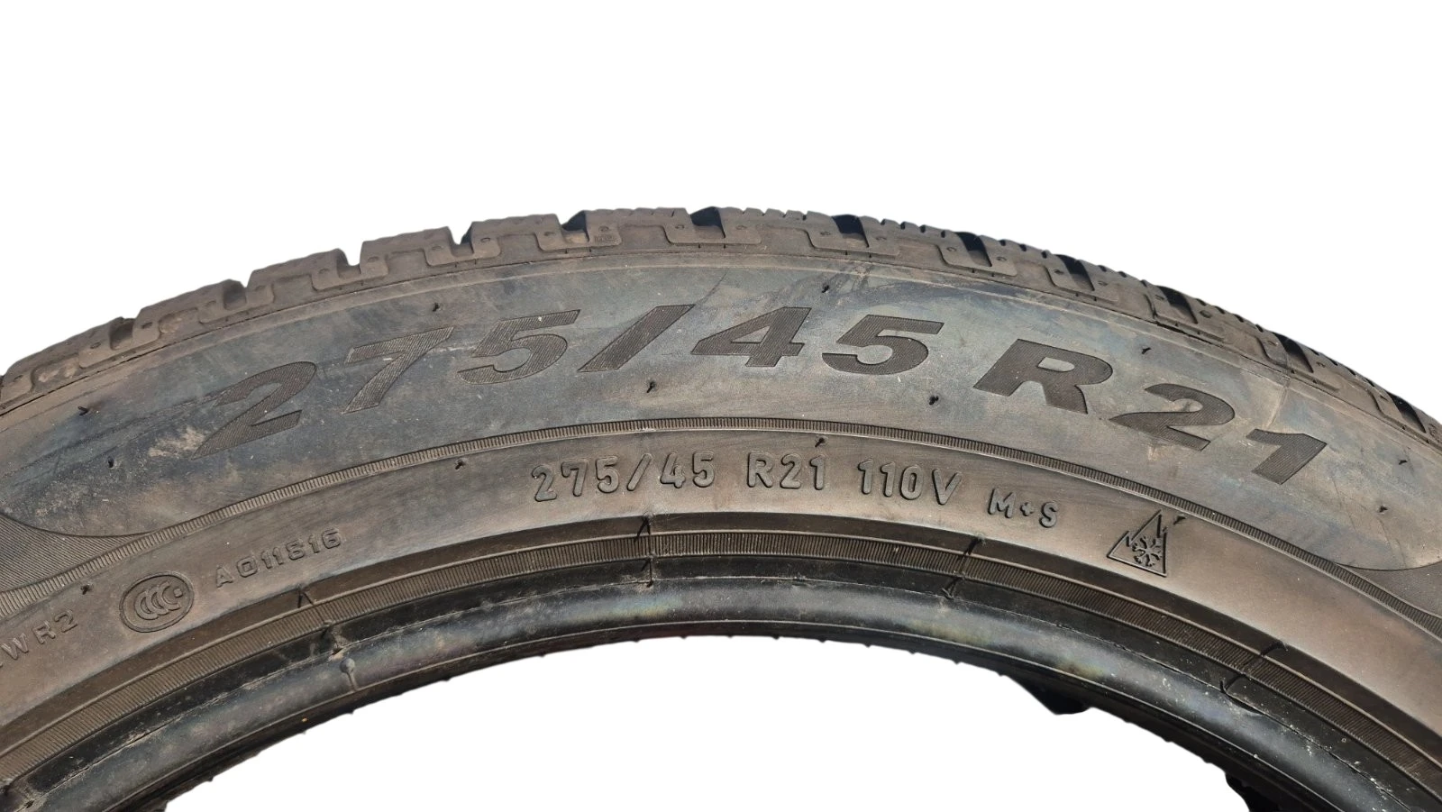 Гуми Зимни 275/45R21, снимка 4 - Гуми и джанти - 55056956