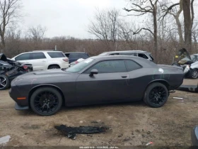 Dodge Challenger 3.6* V6* 8ZF* ПОДГРЕВ* КАМЕРА* КЕЙЛЕС* LANE* ASSIS - 11669 € / 22822.58 лв. - 44871595 6