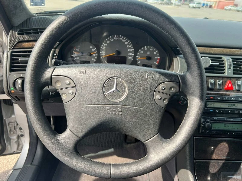 Mercedes-Benz E 320, снимка 14 - Автомобили и джипове - 46916160