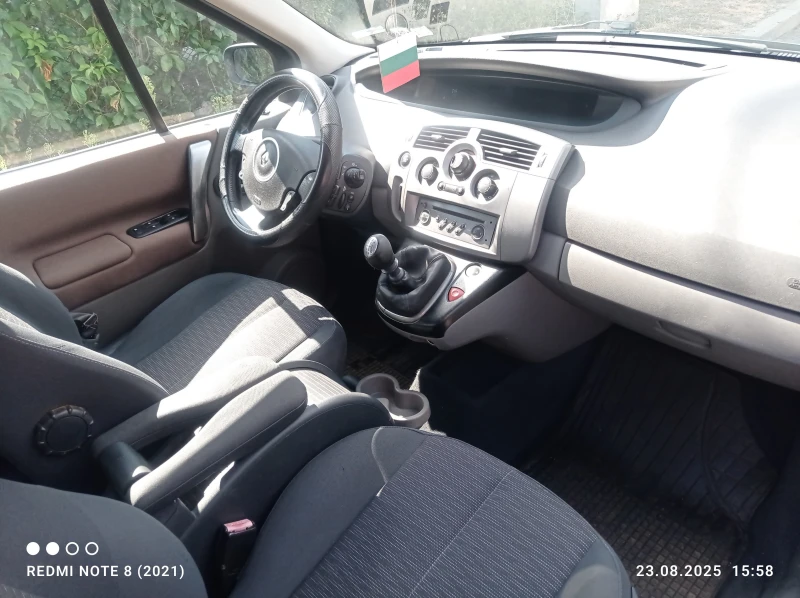Renault Scenic, снимка 9 - Автомобили и джипове - 51540028