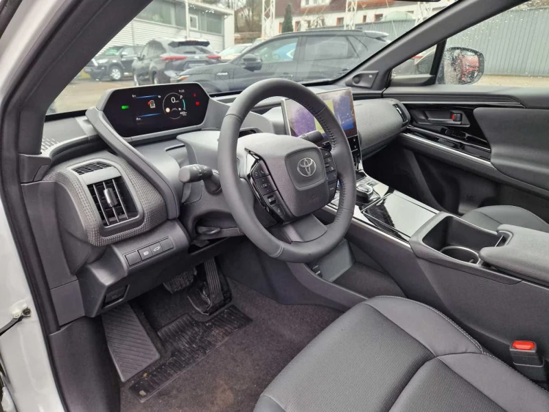 Toyota bZ4X BEV/218HP/LOUNGE/PANO/MEMO/JBL/360/LED/KLESS/526g, снимка 9 - Автомобили и джипове - 52235688