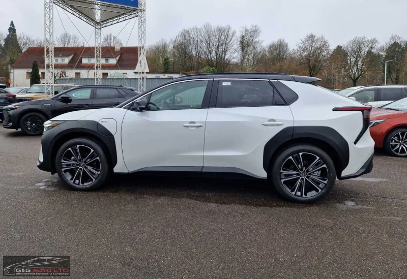 Toyota bZ4X BEV/218HP/LOUNGE/PANO/MEMO/JBL/360/LED/KLESS/526g, снимка 3 - Автомобили и джипове - 52235688