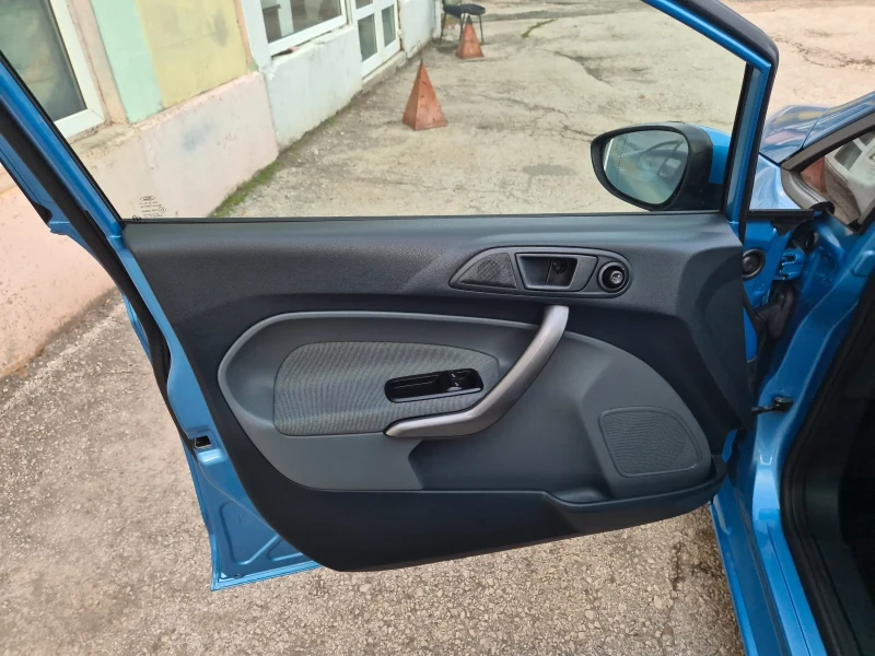 Ford Fiesta 1.3I ITALY TOP, снимка 15 - Автомобили и джипове - 52541370