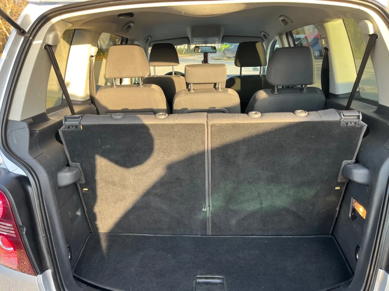 VW Touran 6+ 1 2.0i-Фабричен Метан, снимка 10 - Автомобили и джипове - 52544839