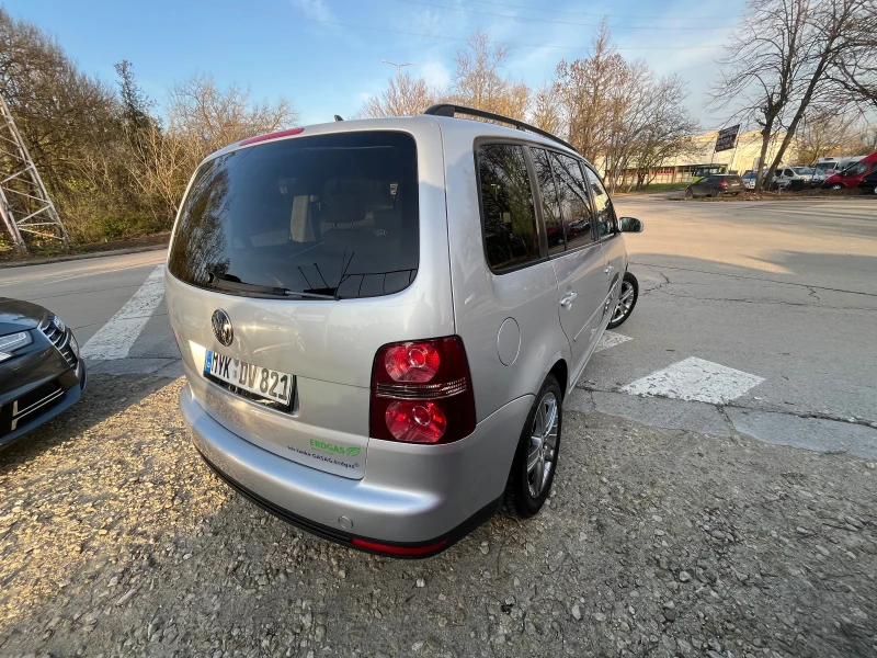 VW Touran 6+ 1 2.0i-Фабричен Метан, снимка 6 - Автомобили и джипове - 52544839