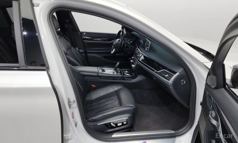 BMW 740, снимка 11 - Автомобили и джипове - 52892442