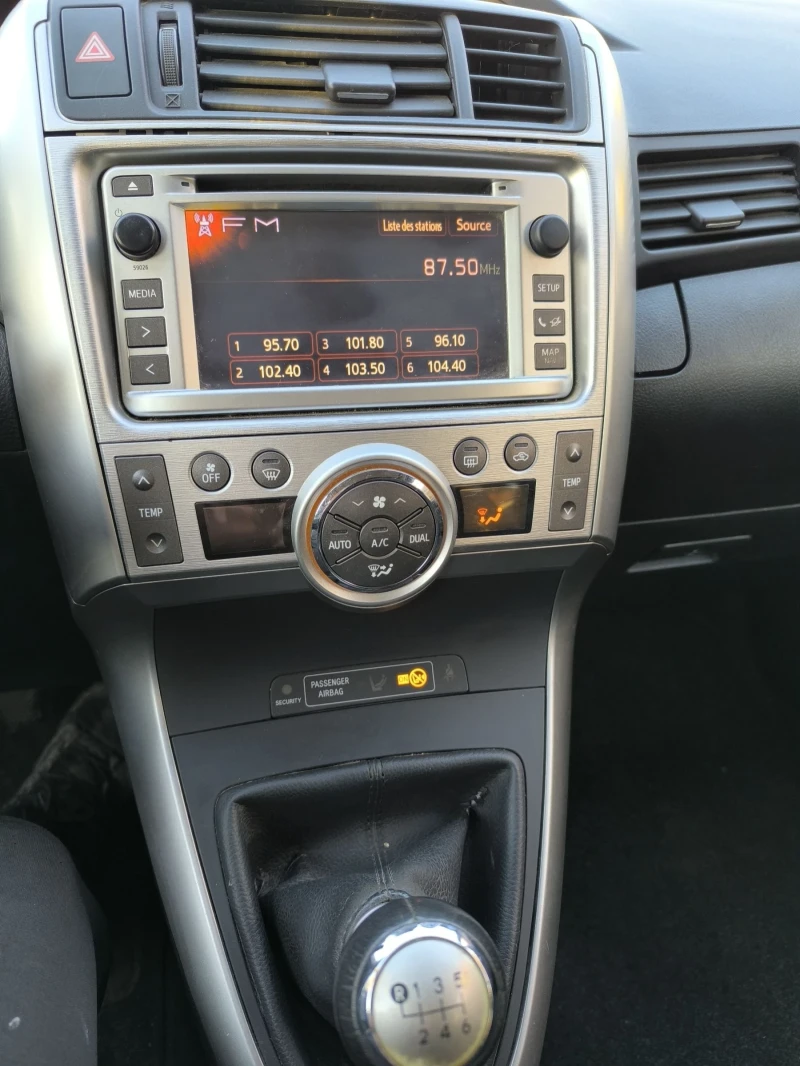 Toyota Verso, снимка 8 - Автомобили и джипове - 52907168