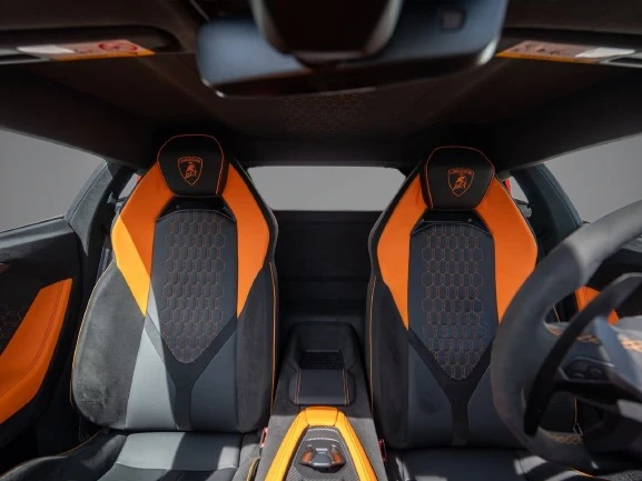 Lamborghini Revuelto = Carbon Ceramic Brakes = Гаранция, снимка 12 - Автомобили и джипове - 56255400