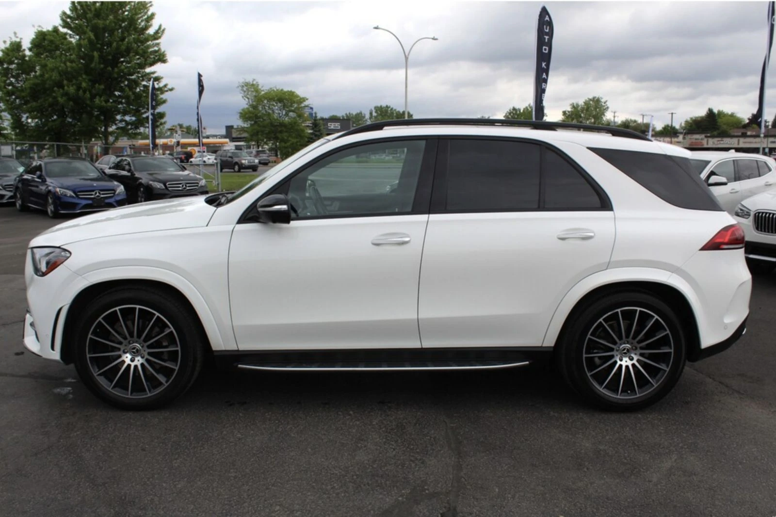 Mercedes-Benz GLE 350 4MATIC* AMG-Pack* Night-Pack* Widescreen* Burmster - изображение 3