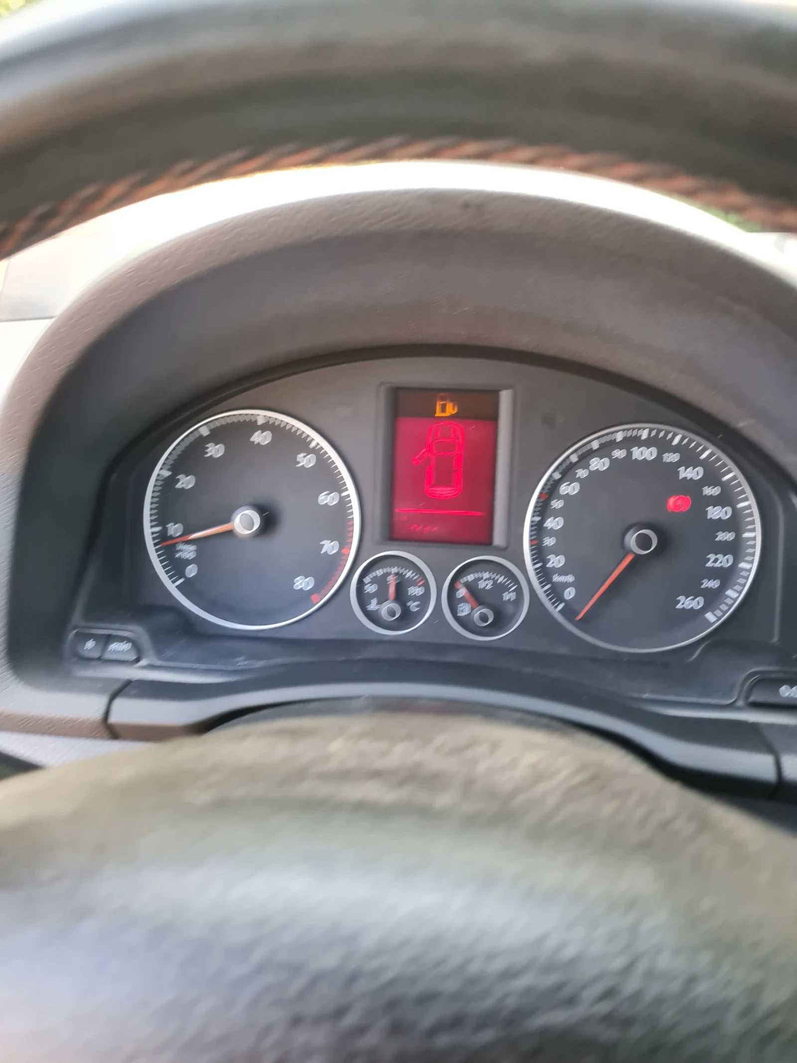 VW Golf 1.6куб.102к.с.2007г.  - изображение 8