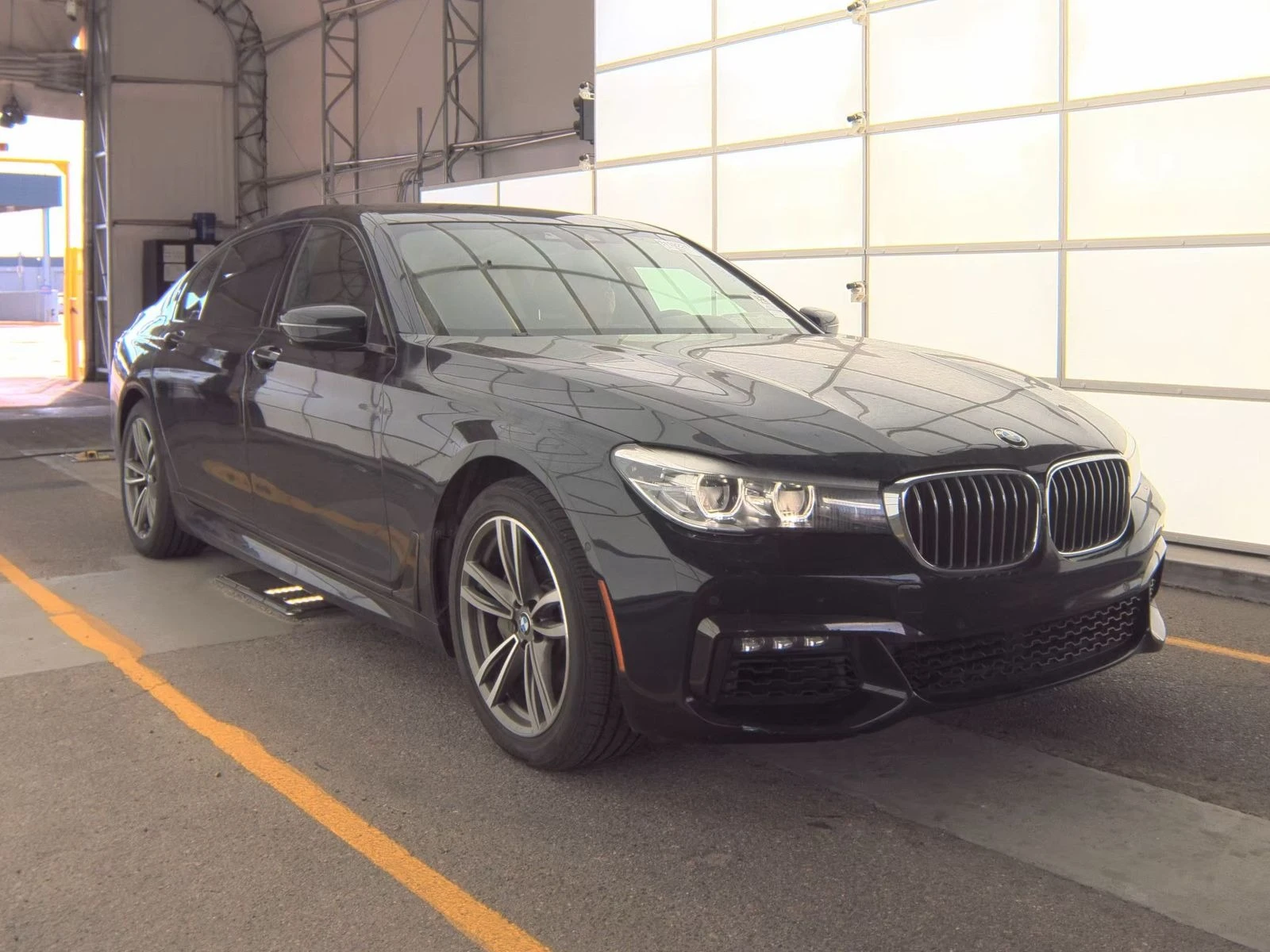 BMW 740 I xDrive* ЦЕНА ДО БЪЛГАРИЯ* (CARFAX) - изображение 3