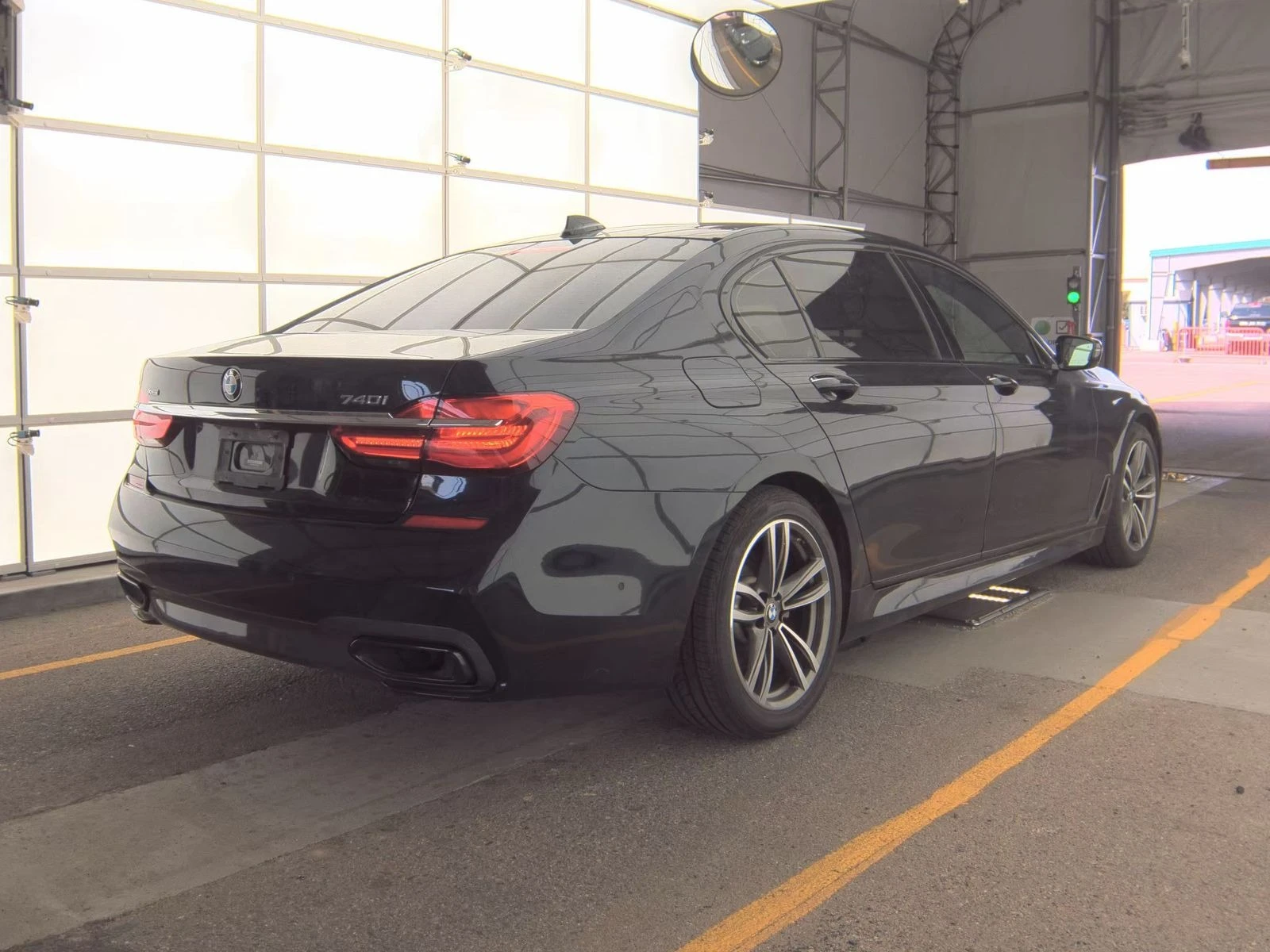BMW 740 I xDrive* ЦЕНА ДО БЪЛГАРИЯ* (CARFAX) - изображение 6