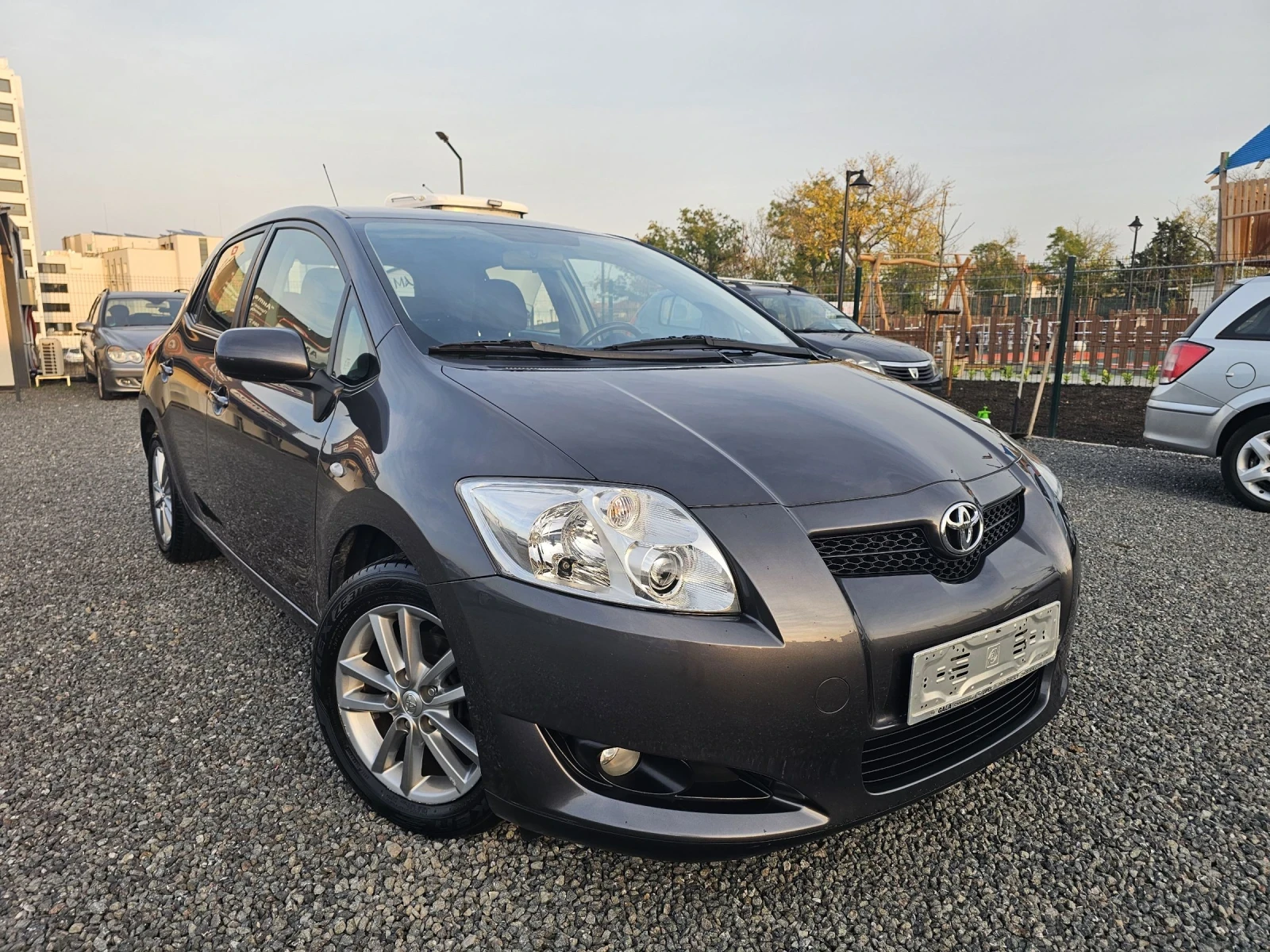 Toyota Auris 1.3VVT-i 6-СК! - изображение 3
