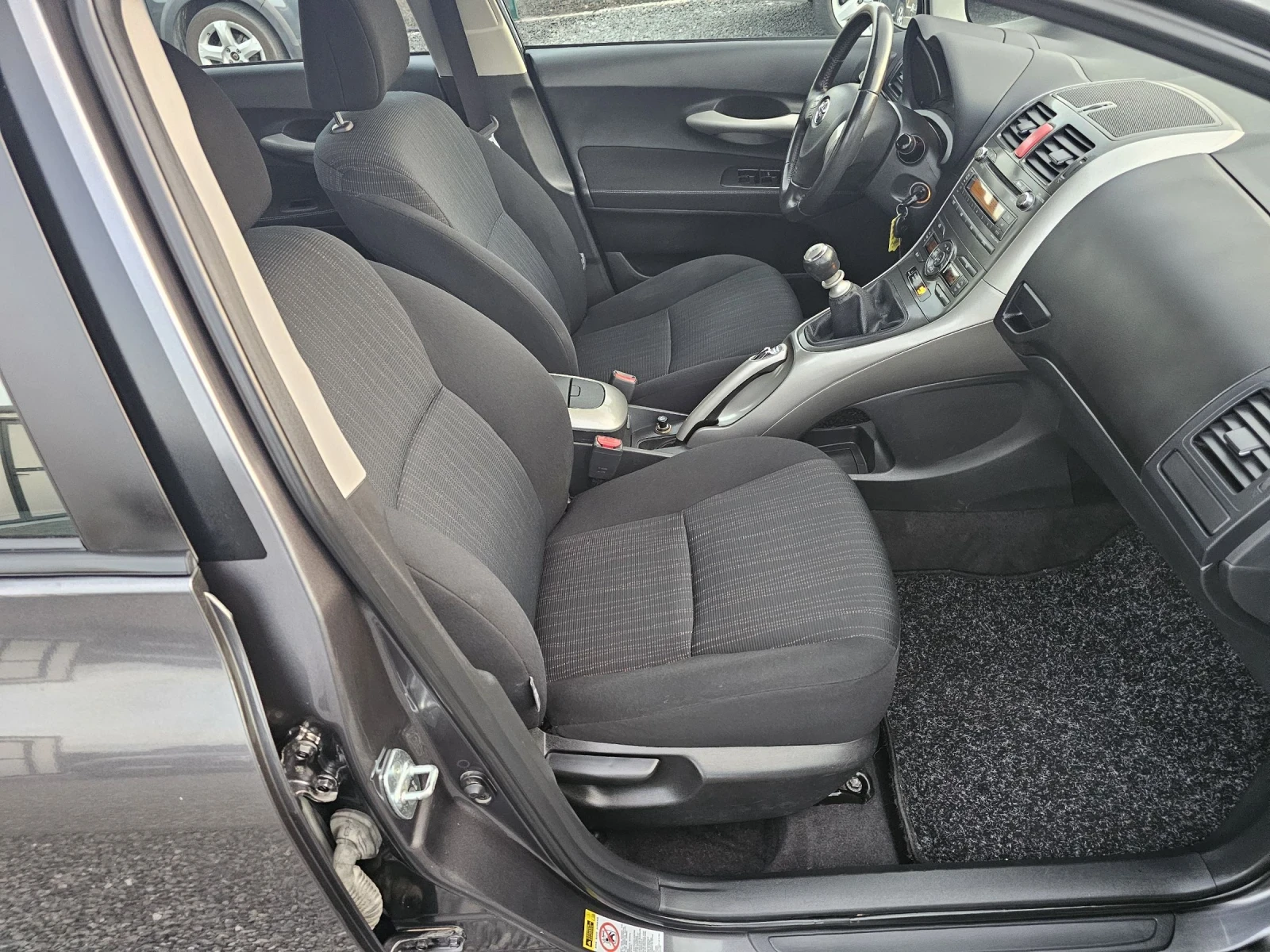 Toyota Auris 1.3VVT-i 6-! | Mobile.bg   11