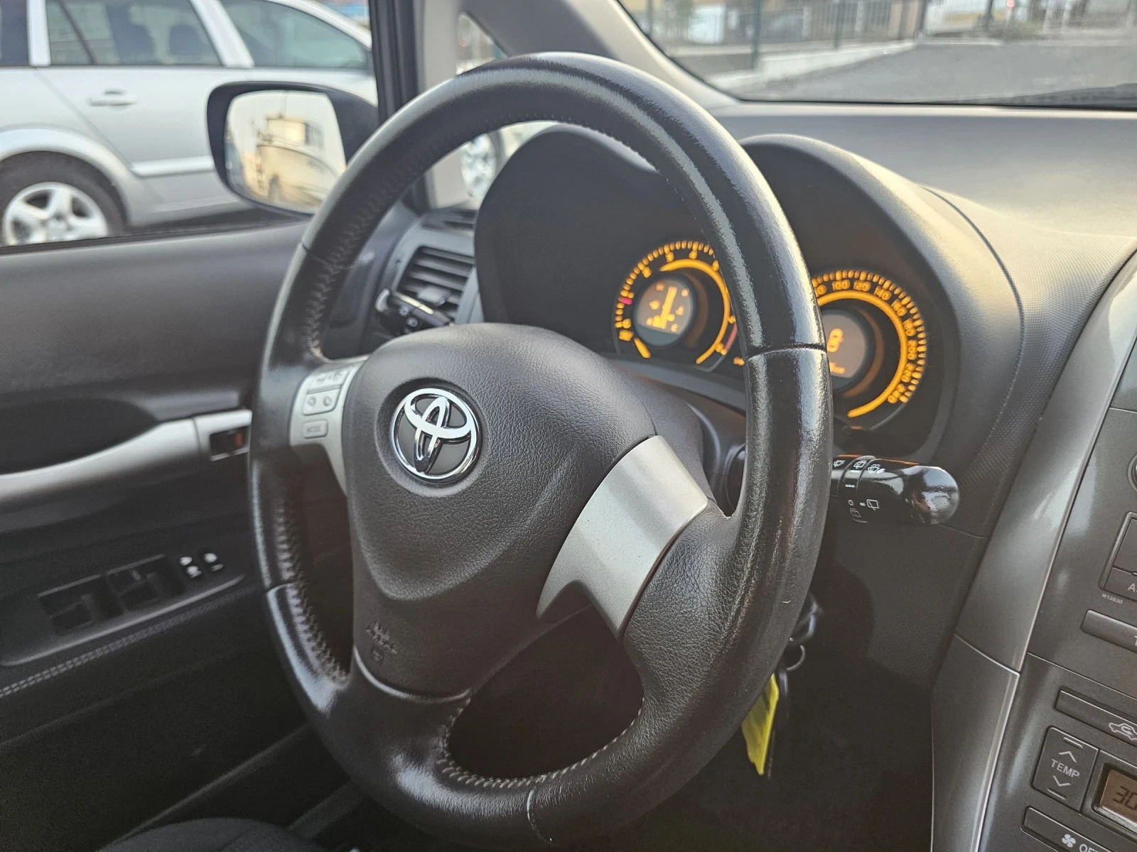 Toyota Auris 1.3VVT-i 6-! | Mobile.bg   13